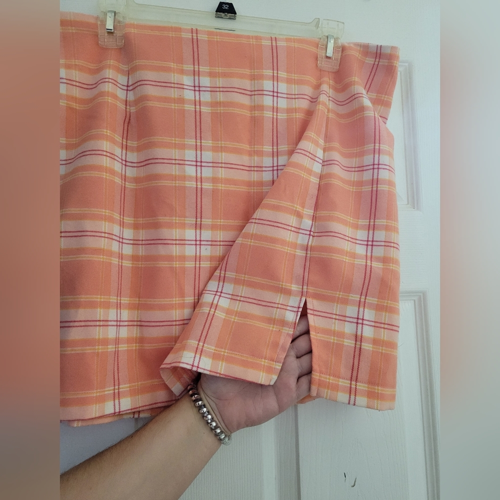Wild fable mini skirt orange & white plaid size 18 small slit on front of thigh - Picture 3 of 3
